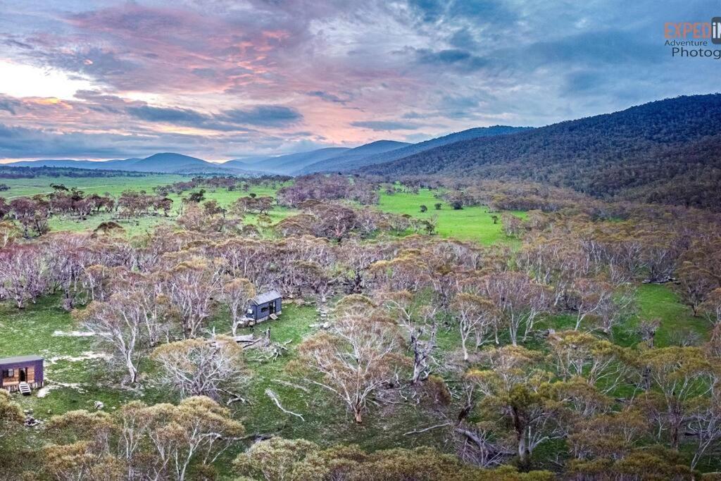 Big Yard Escapes - Two Off-Grid Tiny Houses On The Mowamba River Jindabyne Εξωτερικό φωτογραφία