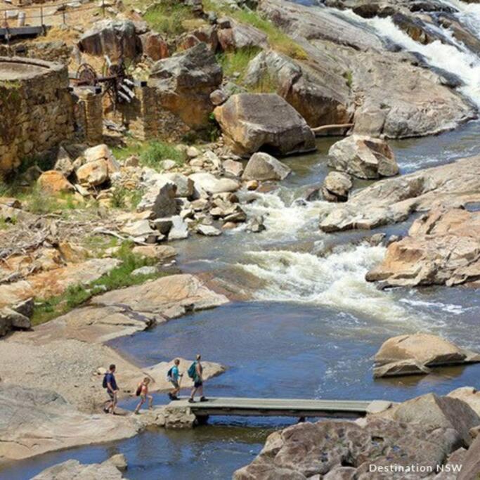 Big Yard Escapes - Two Off-Grid Tiny Houses On The Mowamba River Jindabyne Εξωτερικό φωτογραφία
