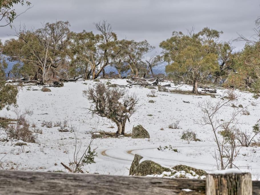 Big Yard Escapes - Two Off-Grid Tiny Houses On The Mowamba River Jindabyne Εξωτερικό φωτογραφία