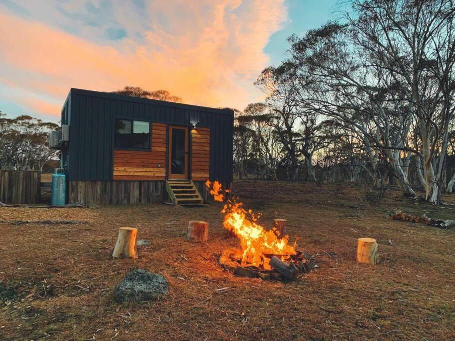 Big Yard Escapes - Two Off-Grid Tiny Houses On The Mowamba River Jindabyne Εξωτερικό φωτογραφία