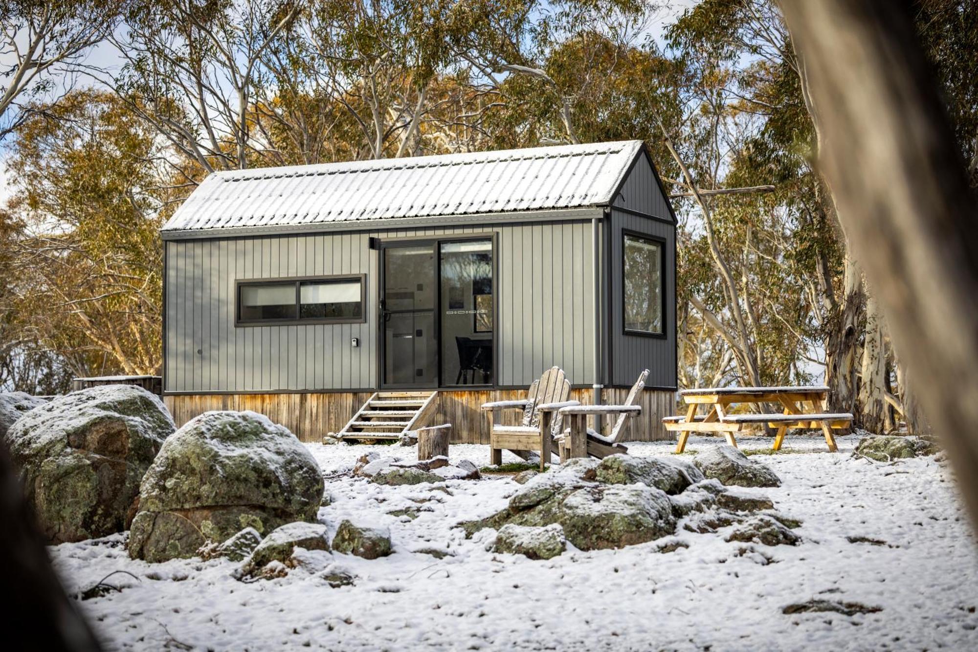 Big Yard Escapes - Two Off-Grid Tiny Houses On The Mowamba River Jindabyne Εξωτερικό φωτογραφία