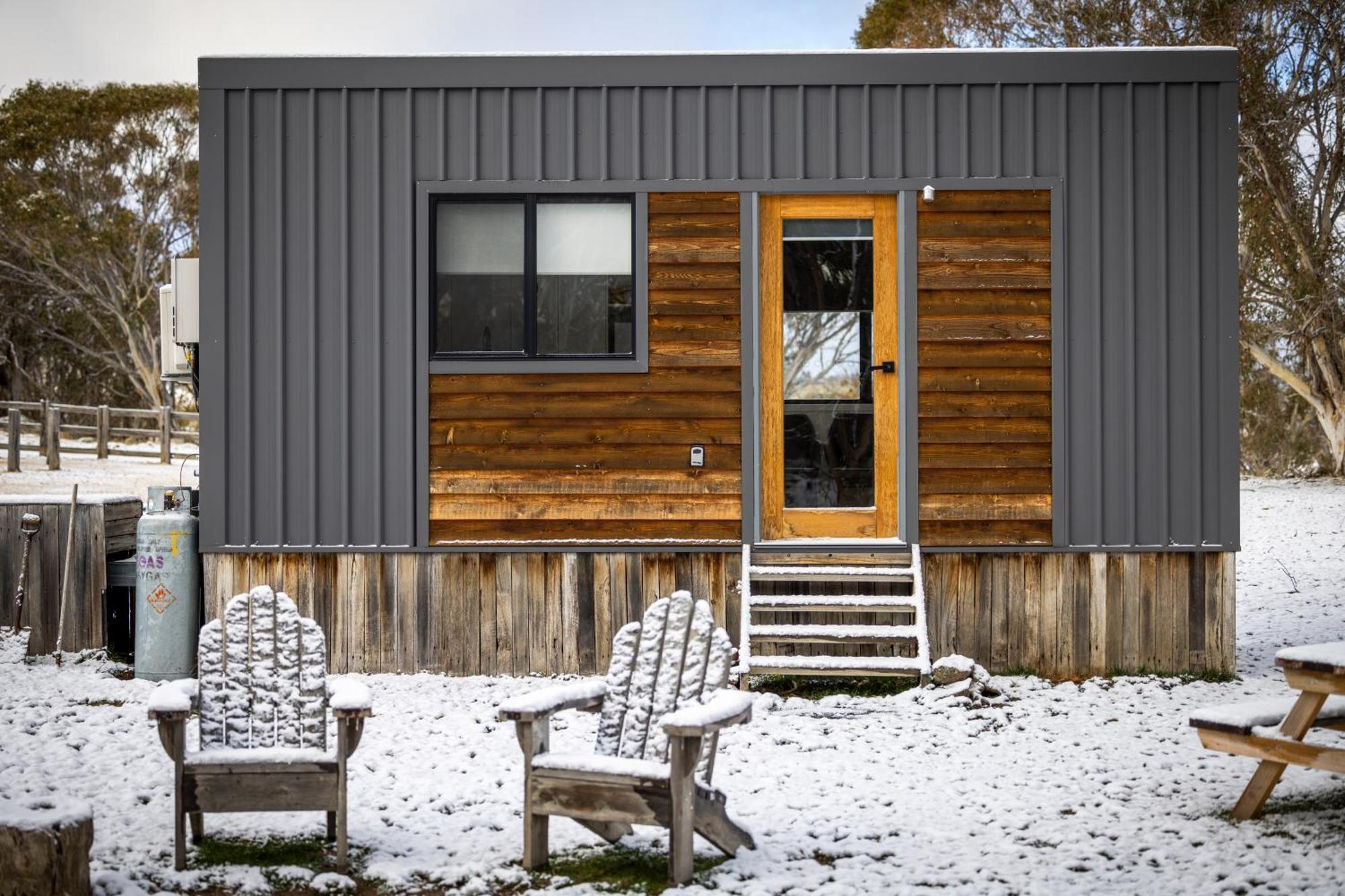 Big Yard Escapes - Two Off-Grid Tiny Houses On The Mowamba River Jindabyne Εξωτερικό φωτογραφία