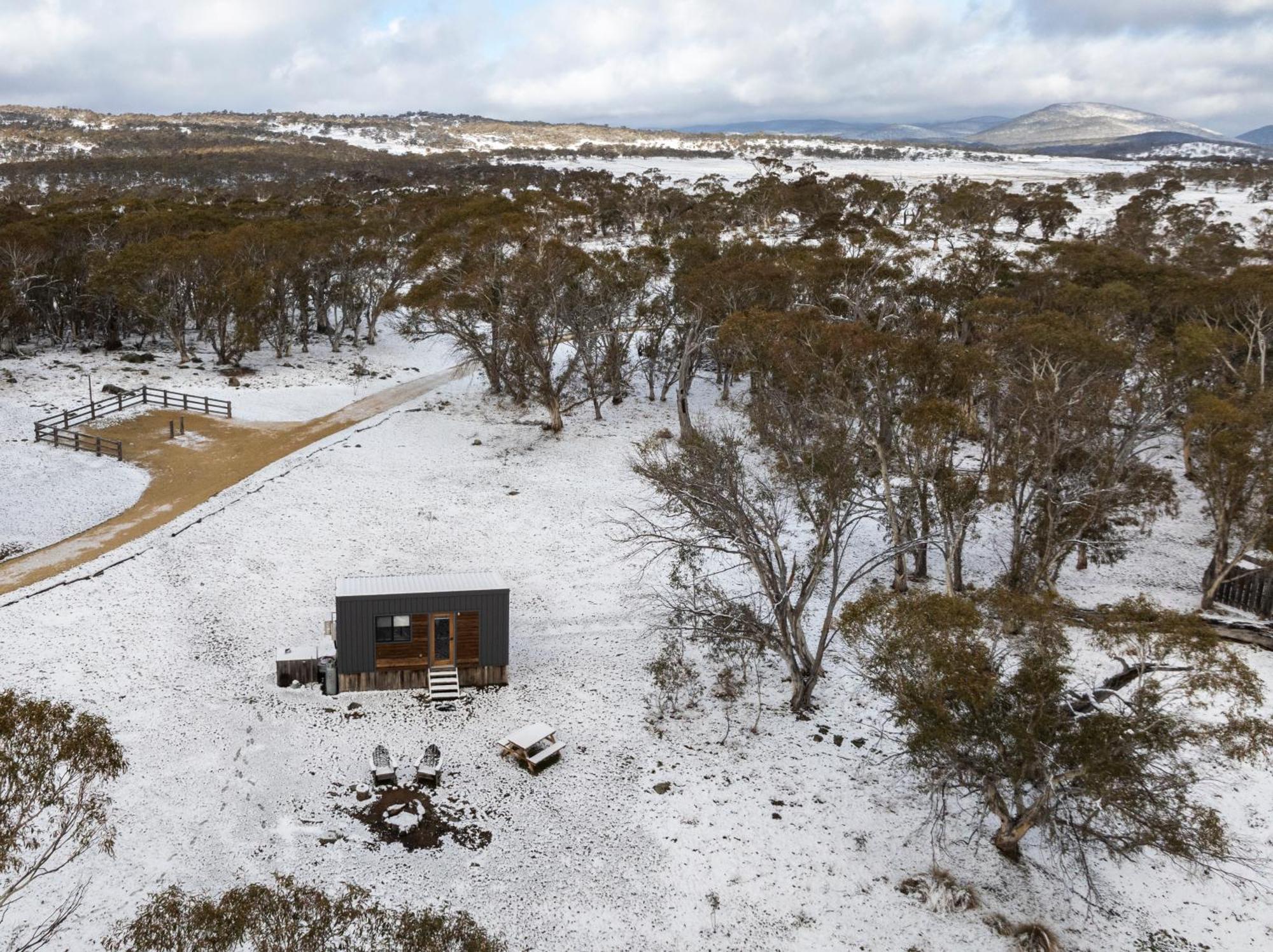 Big Yard Escapes - Two Off-Grid Tiny Houses On The Mowamba River Jindabyne Εξωτερικό φωτογραφία