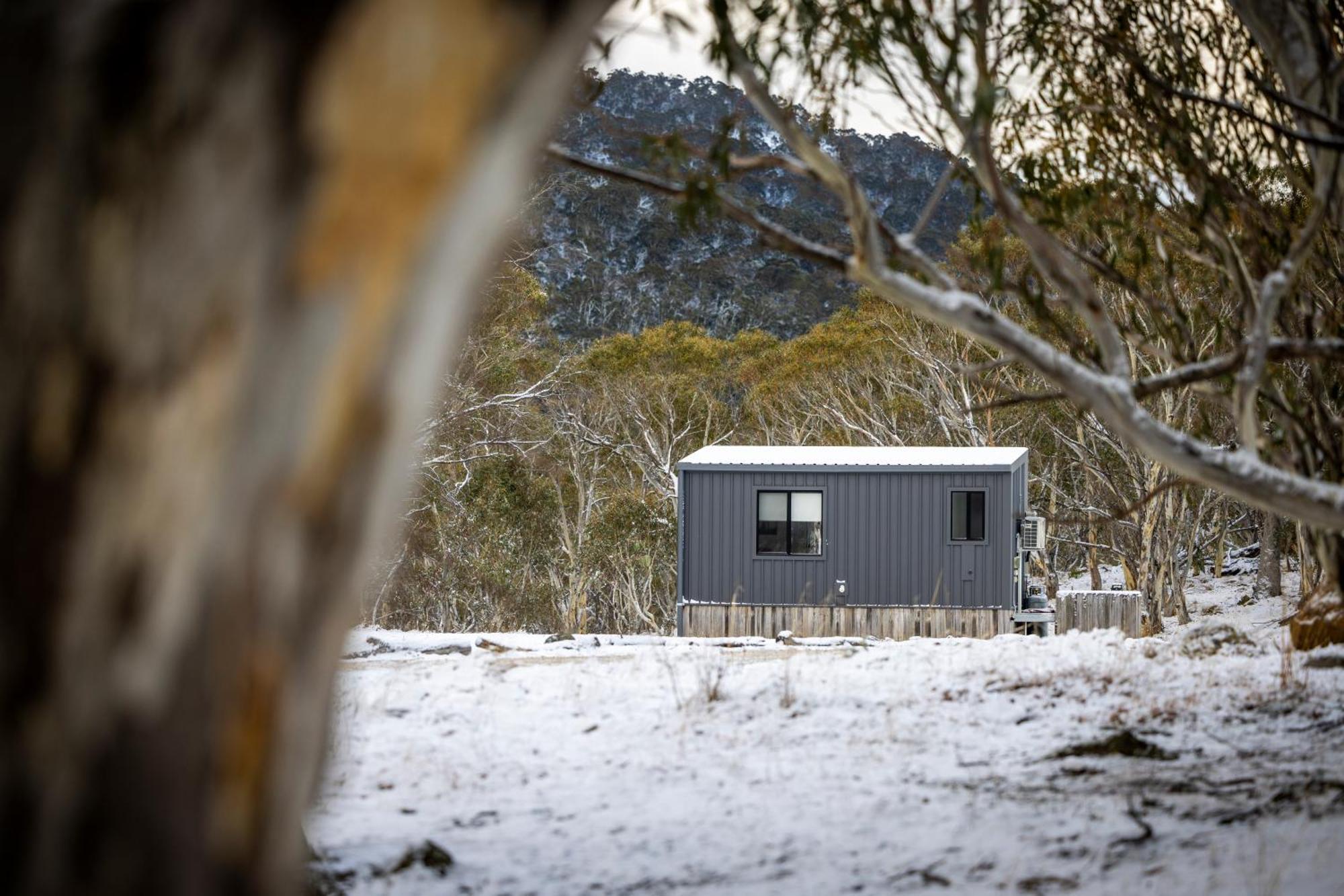 Big Yard Escapes - Two Off-Grid Tiny Houses On The Mowamba River Jindabyne Εξωτερικό φωτογραφία